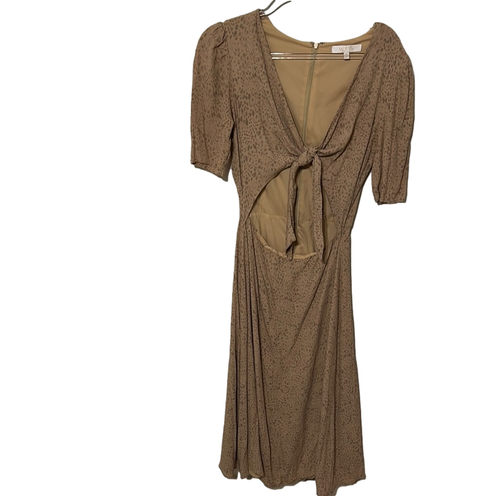 🪞WAYF size S Elegant Tan Midi Dress GUC…